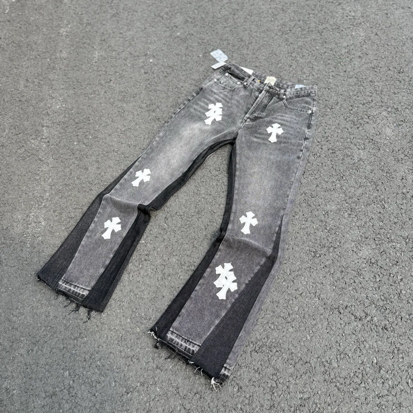#8160 P260💰 Independent GALLERY DEPT. Vintage spliced black and gray snowflake pattern cross loose washed flared jeans - truly restore the ultimate texture of Vintage - original hardware accessories washed and other elevators, QR code analysis are all purchased from the original factory, high degree of restoration, you are welcome to compare with a certain product ~ - three-dimensional version Loose and comfortable, not picky about the figure, taller and slimmer, factory Seiko, original factory quality control, same style for men and women, can be matched with couples, versatile recommendation Essential jeans for all seasons - sizes: 28 30 32 34 36